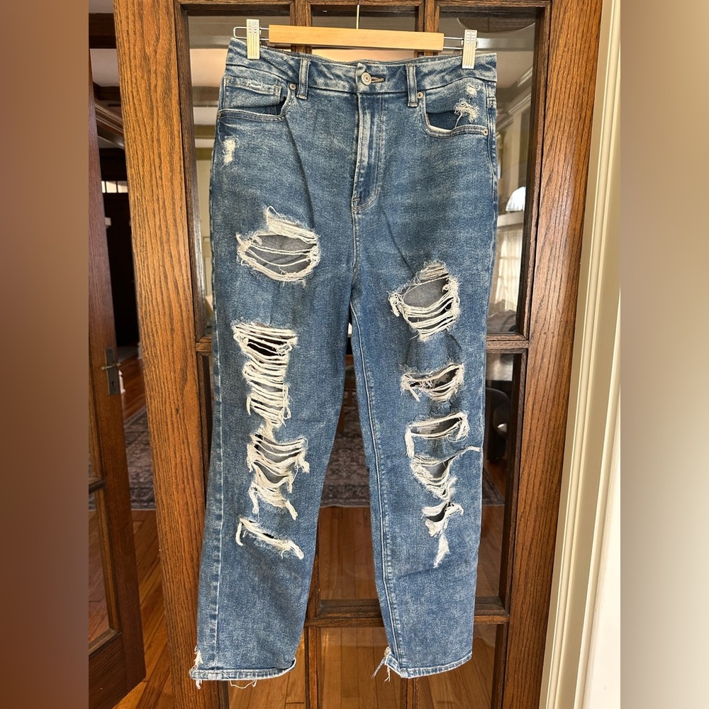 American Eagle Outfitters Shredded Stretch Denim Cury Mom Jeans